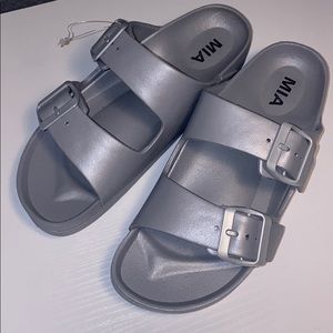 Mia slides size 6 - never worn